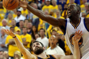 Green tapona un tiro de Love en la victoria de los Warriors ante Cleveland (104-89)-BOB DONNAN / USA TODAY