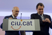 Artur Mas y Josep Antoni Duran Lleida, con malas caras, en una rueda de prensa del 2010.-Foto:  ALBERT BERTRAN