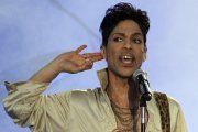 Prince, durante una actuación en el Hop Farm Festival, en Inglaterra, en julio del 2011.-OLIVIA HARRIS / REUTERS