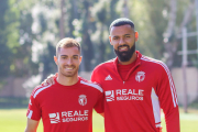 Juan Hernández y Morad Daoudi El Ghezouani (Mou), durante el entrenamiento del conjunto blanquinegro. BURGOS CF