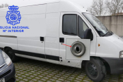 Una de las furgonetas asaltadas por los detenidos.-ECB