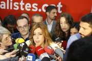 Susana Díaz atiende a los medios de comunicación en la sede del PSC, este jueves.-ÁLVARO MONGE