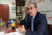 Imagen del procurador, Luis Briones, durante la rueda de prensa ofrecida hoy en Aranda de Duero