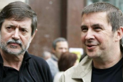 Arnaldo Otegi y Rafa Díez Usabiaga, en una imagen de archivo.-PERIODICO (EFE / LUIS TEJIDO)