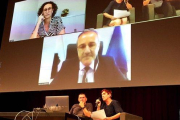 Coloquio sobre las naciones sin Estado en el FICOBA de Irún, una de las sedes de la contracumbre del G7. En el escenario, el líder de Bildu, Arnaldo Otegi. En plasma, la dirigente de ERC Marta Rovira.-M.F.P.