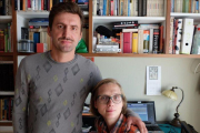 La pareja de periodistas Kamil Dabrowa y Urszula Prussak en su casa de Varsovia.-KIM AMOR