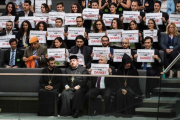 Un grupo de armenios celebra la resolución del Parlamento alemán-AFP / ODD ANDERSEN
