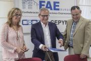 Emiliana Molero, Ignacio San Millán e Íñigo Llarena presentaron el índice de confianza empresarial de FAE.-SANTI OTERO