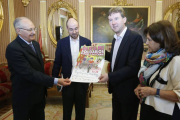 Manuel Fuentes y Javier Lacalle presentando el Día de la Bici.-RAÚL G. OCHOA