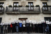 Acto de apoyo de vecinos y amigos de los dos primeros detenidos por la agresión a dos guardias civiles en Alsasua, el pasado día 17 de octubre.-JESÚS DIGES