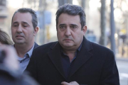 El exalcalde de Sabadell Manuel Bustos, a su llegada al TSJC para asistir al juicio de la primera pieza del 'caso Mercuri'.-JOAN PUIG