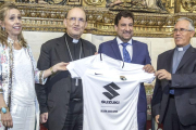 El Burgos CF firmó ayer un convenio de colaboración la Fundación VIII Centenerio de la Catedral.-SANTI OTERO