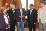 Lucía Nebreda, Ángel Benjamín Rodríguez, José Manuel de los Mozos, César Rico y Enrique Pascual, ayer en la Diputación.-I. L.M.