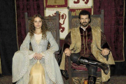 Michelle Jenner y Rodolfo Sancho, en 'Isabel'.-Foto: TVE