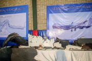Exposición del dron estadounidense derribado por Irán el pasado viernes.-MEGHDAD MADADI (TASMIN)