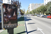 Mupi con una de las fotografías en la avenida de Cantabria. ECB