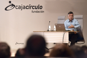 El periodista y fotógrafo Gervasio Sánchez inaugura el ciclo de conferencias 'Los desastres de la guerra'. ICAL