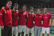 De izquierda a derecha, David Marrero, Pablo Andújar, Jaume Antoni Munar, Marc López, Conchita Martínez y Tommy Robredo, en el Fetisov Arena de Vladivostok.-Foto: RFET