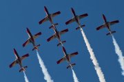 Una de las acrobacias de la Patrulla Águila-Ministerio de Defensa