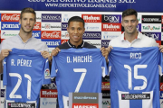 Diego Rico (derecha), junto a Machís y Rubén Pérez, en su presentación.-