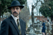 Hugo Silva interpreta a Pacino en El Ministerio del Tiempo.-TAMARA ARRANZ (RTVE)