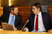 El presidente de la Diputación de León, Emilio Orejas, preside la sesión plenaria de carácter extraordinario-Ical