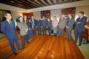 Herrera, en el centro, con los representantes de las casas regionales acompañado de De Santiago-Juárez, Carriedo y Herrero.-J.M.LOSTAU