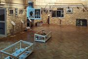 La exposición se ubica en el Salón Princesa Kristina de la villa rachela.-ECB