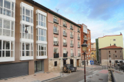 El edificio de cuatro viviendas, que tiene certificado del  Passive House Institute, está situado en la calle Tahonas de la capital burgalesa.-ISRAEL L. MURILLO