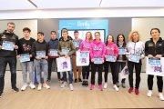 Los primeros clasificados de la San Silvestre Cidiana 2017 recogieron ayer sus dorsales en Caixa Bank-Israel L. Murillo