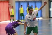 Mario se escapa de un rival.-RAÚL OCHOA