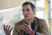 Pedro Sánchez, el pasado 19 de mayo en el aeropuerto de Barajas.-JUAN MANUEL PRATS