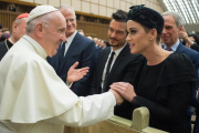 Katy Perry y Orlando Bloom con el Papa Francisco, el pasado sábado.-/ VATICAN MEDIA FOTO HANDOUT