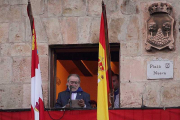 Benito del Castillo pronunció el pregón de apertura de las fiestas pozanas ante numerosos asistentes.-G. G.
