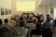 La sala de conferencias de la sede de la Fundación Castresana se llenó en la apertura de las jornadas.-G.G.