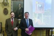 Rico (dch.) y Guerra (izq.) tras la presentación de las nuevas señales que remarcan 84 enclaves provinciales.-R. G. O.