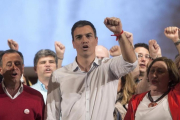Pedro Sánchez, durante un acto con militantes, el pasado domingo en Cádiz.-ROMÁN RÍOS