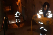 Los Bomberos intervienen en el incendio. BOMBEROS DE BURGOS