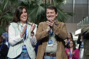 Andrea Ballesteros, junto al presidente del PP de Castilla y León, Alfonso Fernández Mañueco. ICAL