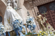 Instante de la procesión del Anuncio Pascual con el reencuentro de Madre e Hijo. SANTI OTERO
