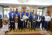 Foto de familia del acto de recepción celebrado en el Ayuntamiento