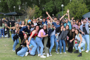 Miles de jóvenes de toda la Comunidad y de otros lugares de España en la fiesta universitaria de la ITA, que se celebra en el Parque Ribera Sur de Palencia.