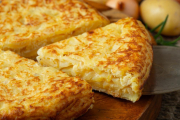 La tortilla de patatas es uno de los grandes platos marca España