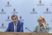 El rector de la UBU, Manuel Pérez Mateos, y la vicerrectora de Docencia y Enseñanza Digital, Begoña Prieto.