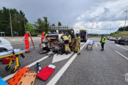 Los Bomberos intervienen en uno de los accidentes.