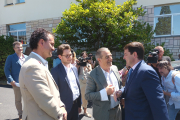 Mañueco saluda al nuevo alcalde de Aranda a su llegada al curso Prensa y Poder