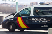 Furgón de la Policía Nacional en el Hospital Universitario de Burgos (HUBU).