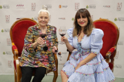 Las actrices Lola Herrera y Candela Peña brindan con Ribera del Duero