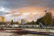 Parque infantil en obras junto al aparcamiento disuasorio en Gamonal