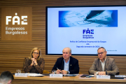 Emiliana Molero, Ignacio San Millán e Íñigo Llarena, representantes de FAE, presentaron el Índice de Confianza Empresarial.